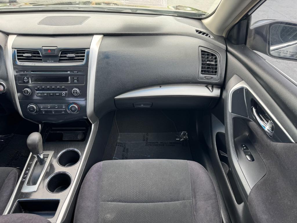 2013 Nissan Altima S photo 24