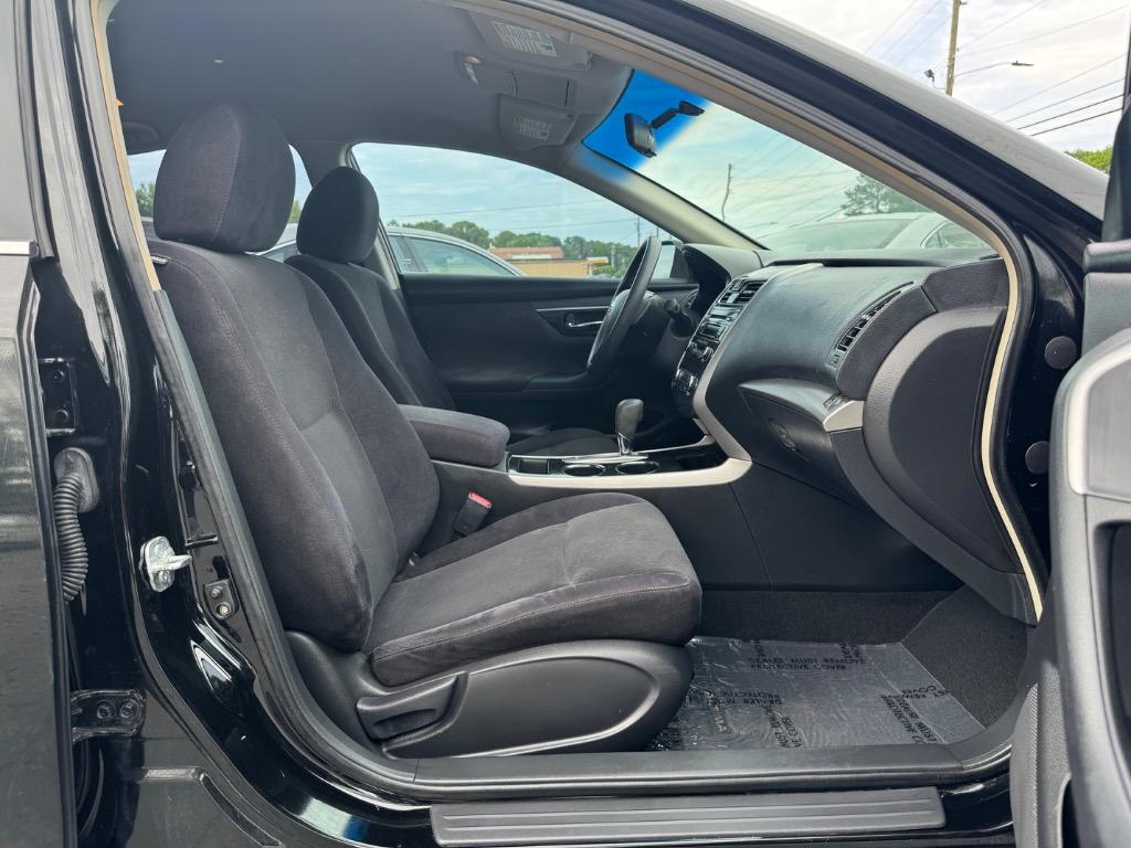2013 Nissan Altima S photo 18